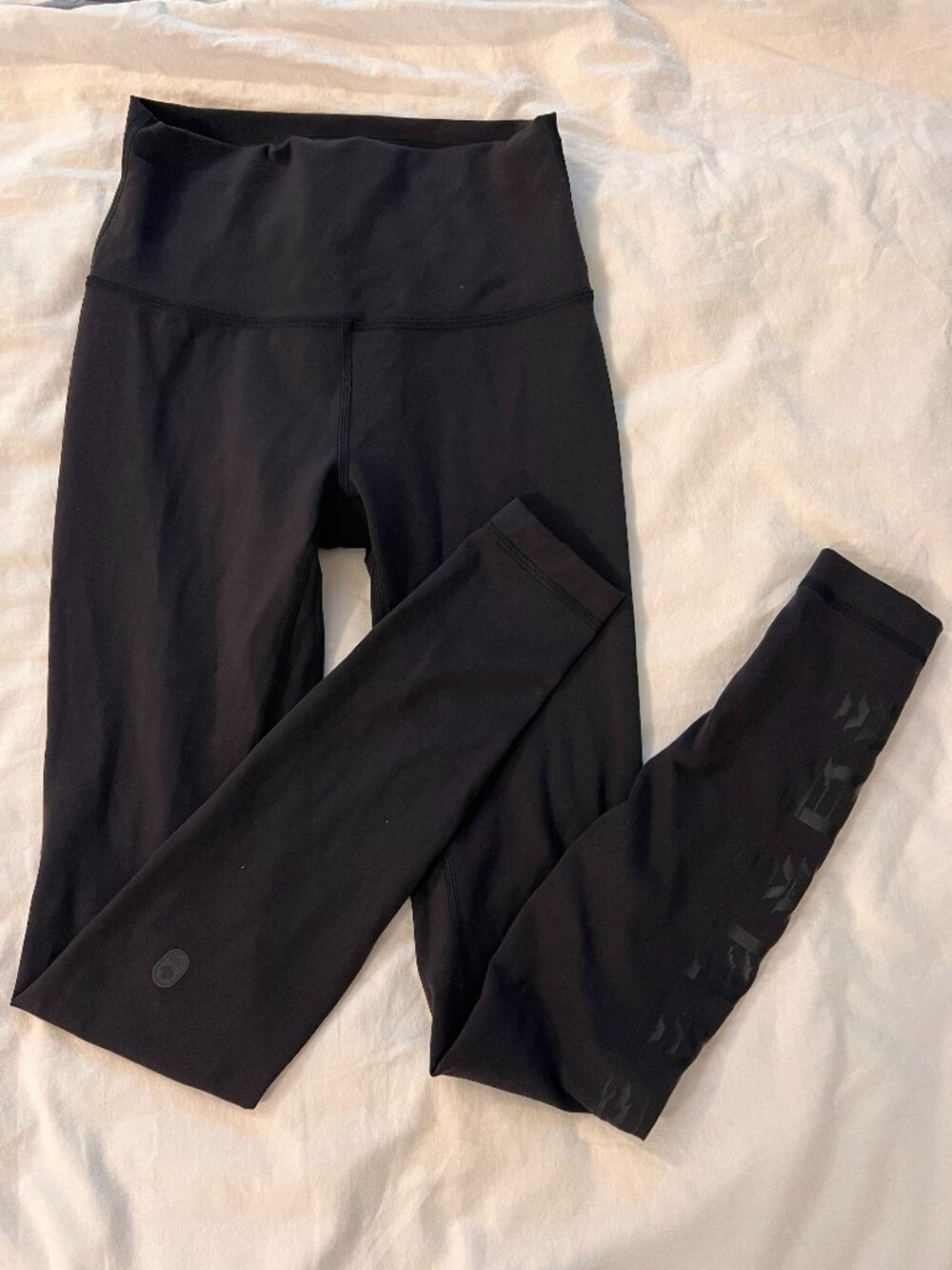 Women's Size 4 Lululemon Team Canada leggings